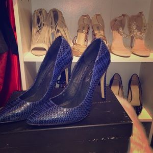 Aldo cobalt blue snake skin pumps